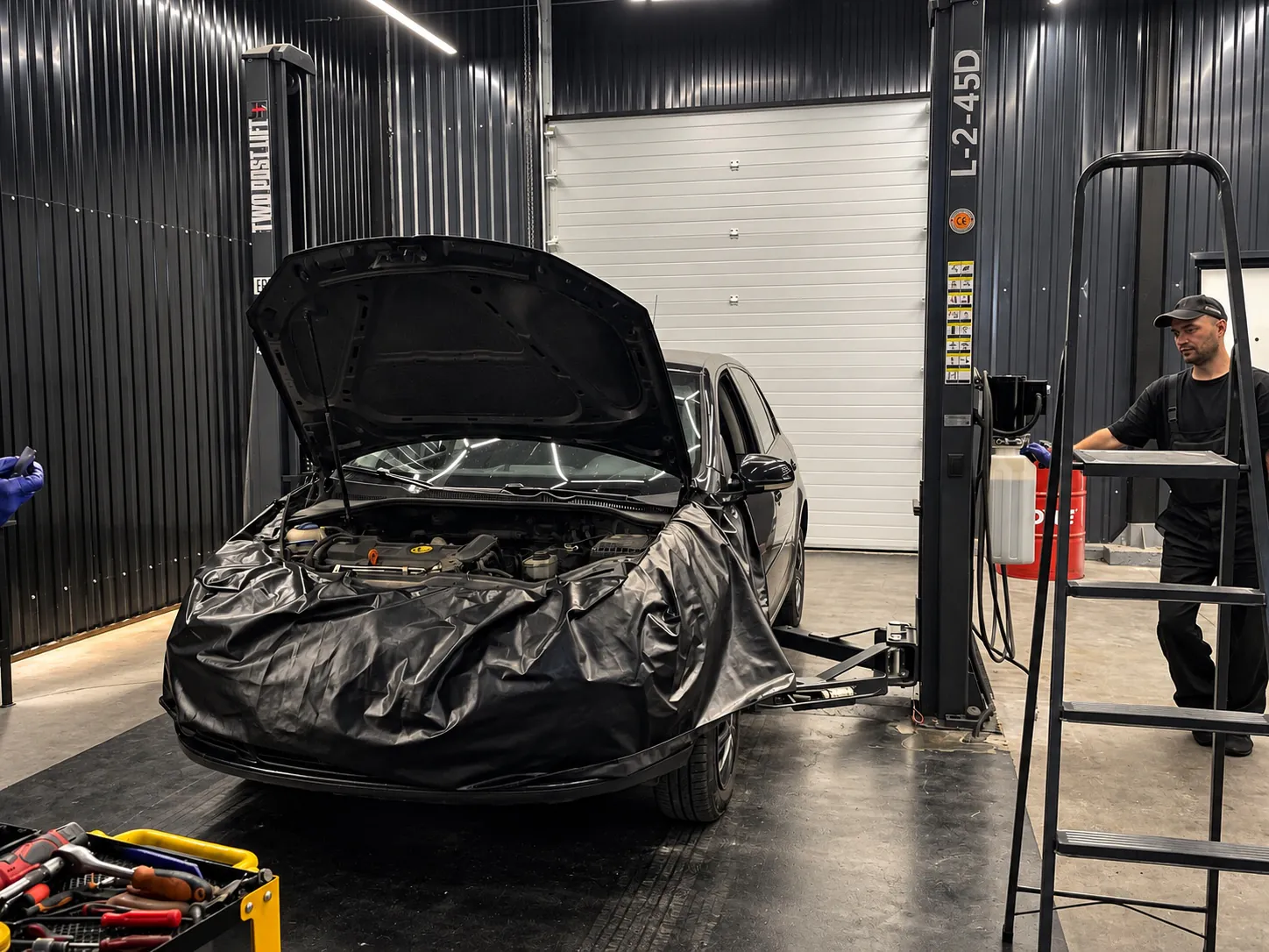 Audi A8 в сервисе перед аппаратной заменой масла в АКПП ZF 09L